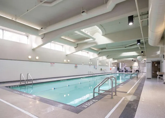 Luxury Apartment Jacuzzi Pool & Sauna In Prime Location