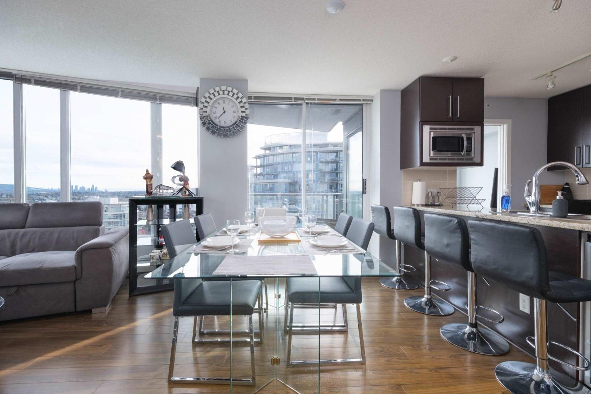 Luxury Jacuzzi Pool & Sauna In Prime Location Apartment