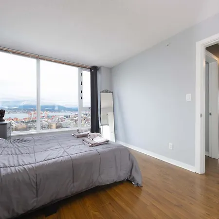 Luxury Apartment Jacuzzi Pool & Sauna In Prime Location Vancouver Exterior photo