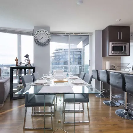 Luxury Apartment Jacuzzi Pool & Sauna In Prime Location Vancouver Exterior photo