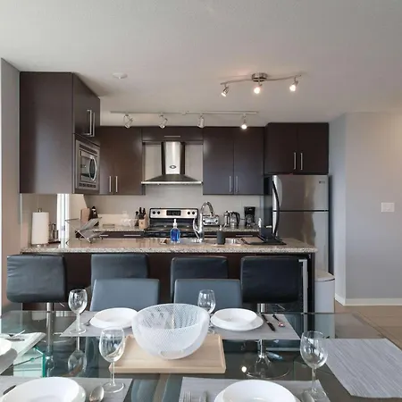 Luxury Apartment Jacuzzi Pool & Sauna In Prime Location Vancouver Exterior photo