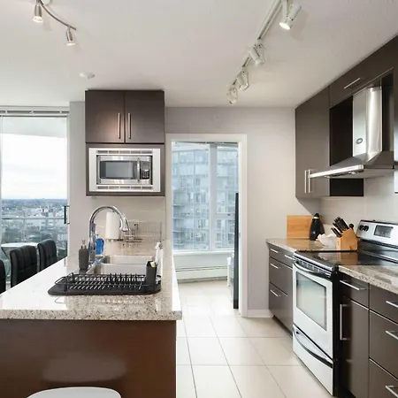 Luxury Apartment Jacuzzi Pool & Sauna In Prime Location Vancouver Exterior photo