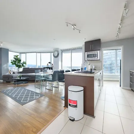 Luxury Apartment Jacuzzi Pool & Sauna In Prime Location Vancouver Exterior photo