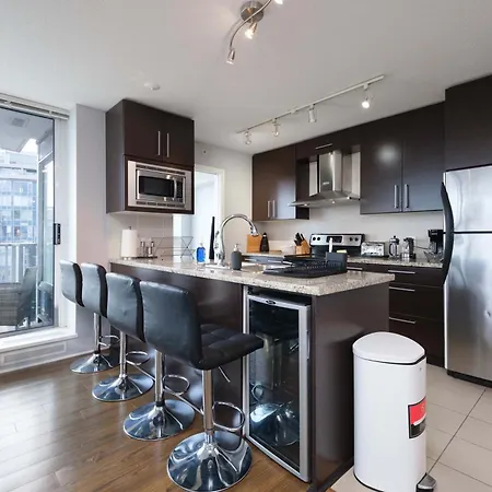 Luxury Apartment Jacuzzi Pool & Sauna In Prime Location Vancouver Exterior photo